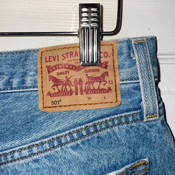 Levi's Women’s 501 Light Blue Distressed Jeans 27x30 - Picture 4 of 6